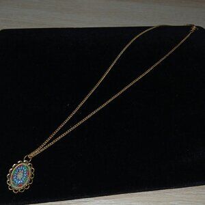Gold Tone Oval Blue Patterned Pendant Necklace Vintage Costume Jewelry #101